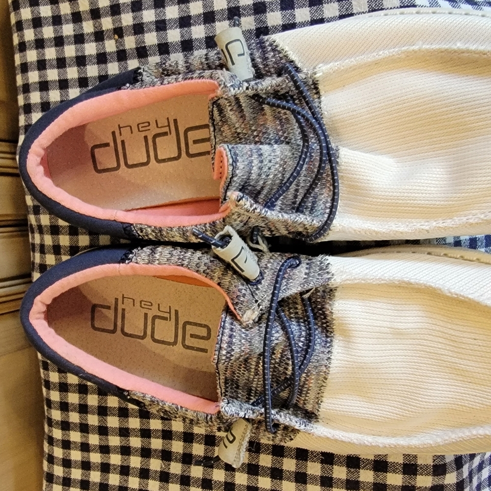 Hey Dudes Women's size 9 like new